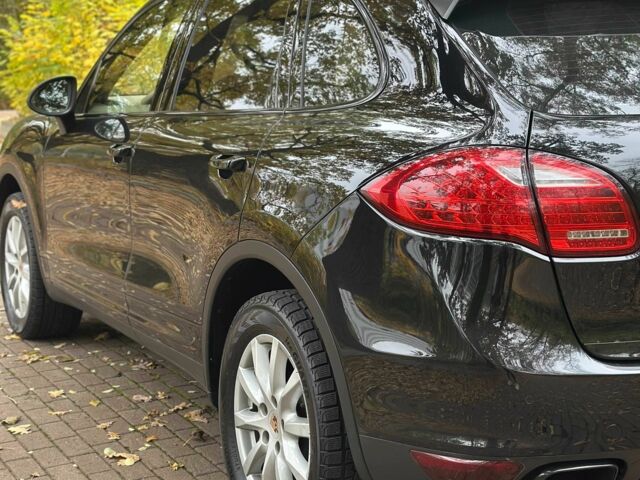 Черный Порше 959, объемом двигателя 3 л и пробегом 219 тыс. км за 25500 $, фото 17 на Automoto.ua