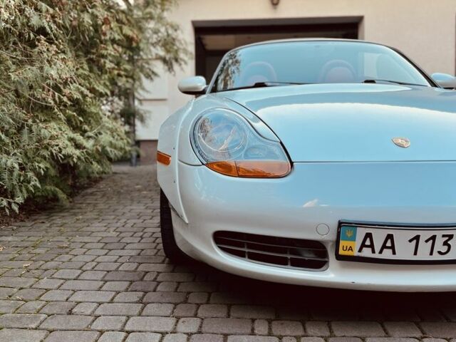 Белый Порше Бокстер, объемом двигателя 2.7 л и пробегом 145 тыс. км за 18999 $, фото 7 на Automoto.ua