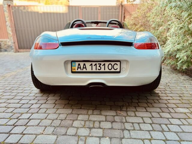 Белый Порше Бокстер, объемом двигателя 2.7 л и пробегом 145 тыс. км за 18999 $, фото 3 на Automoto.ua