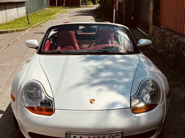 Белый Порше Бокстер, объемом двигателя 2.7 л и пробегом 145 тыс. км за 18999 $, фото 2 на Automoto.ua
