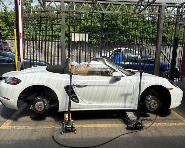 Белый Порше Бокстер, объемом двигателя 1.99 л и пробегом 11 тыс. км за 53500 $, фото 78 на Automoto.ua