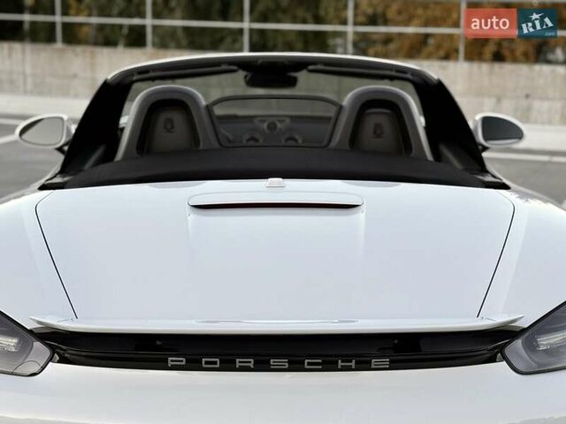 Белый Порше Бокстер, объемом двигателя 2.5 л и пробегом 33 тыс. км за 69500 $, фото 29 на Automoto.ua