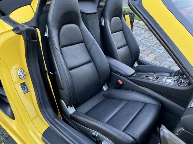 Жовтий Порше Boxster, об'ємом двигуна 2 л та пробігом 28 тис. км за 75555 $, фото 5 на Automoto.ua
