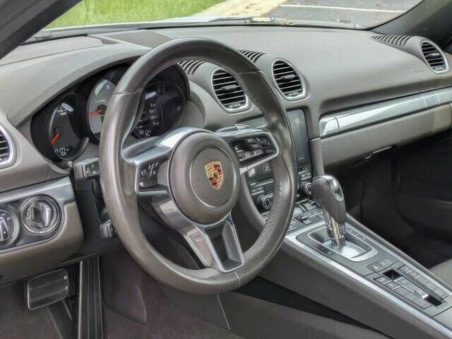 Серый Порше Бокстер, объемом двигателя 2.5 л и пробегом 67 тыс. км за 38000 $, фото 7 на Automoto.ua