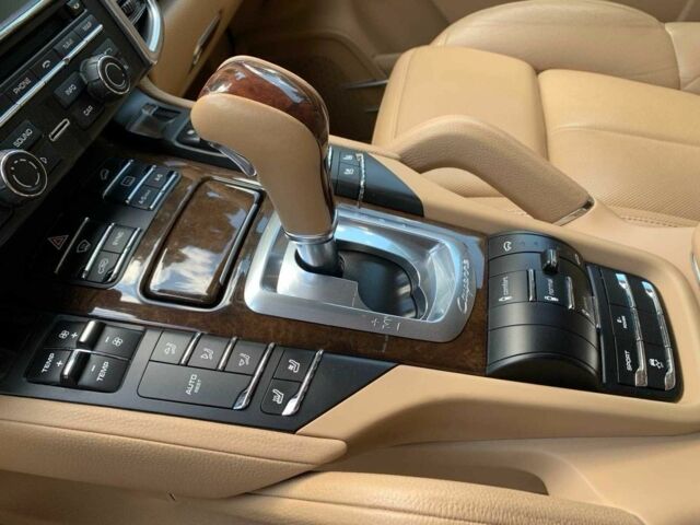 Белый Порше Кайене С Гибрид, объемом двигателя 3 л и пробегом 160 тыс. км за 19000 $, фото 7 на Automoto.ua