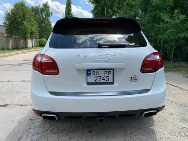 Белый Порше Кайене С Гибрид, объемом двигателя 3 л и пробегом 160 тыс. км за 19000 $, фото 6 на Automoto.ua