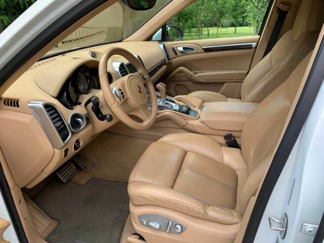 Белый Порше Кайене С Гибрид, объемом двигателя 3 л и пробегом 160 тыс. км за 19000 $, фото 4 на Automoto.ua