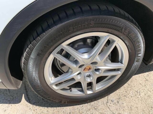 Белый Порше Кайене С Гибрид, объемом двигателя 3 л и пробегом 160 тыс. км за 19000 $, фото 9 на Automoto.ua