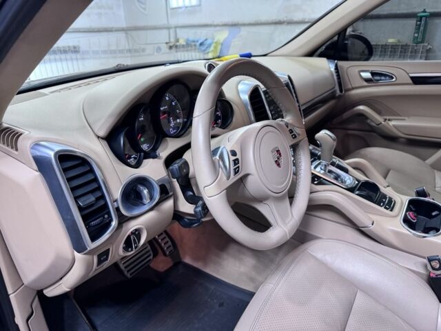 Черный Порше Кайене С Гибрид, объемом двигателя 3 л и пробегом 162 тыс. км за 20900 $, фото 7 на Automoto.ua