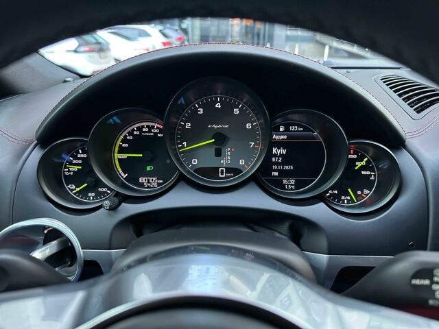 Черный Порше Кайене С Гибрид, объемом двигателя 3 л и пробегом 180 тыс. км за 34800 $, фото 18 на Automoto.ua