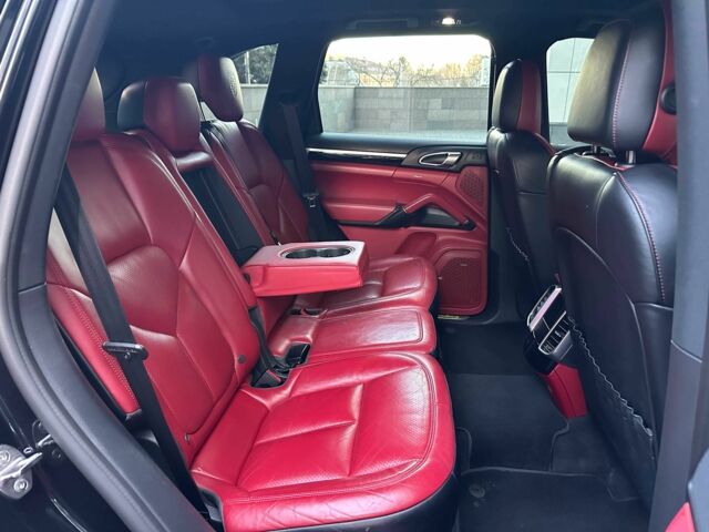 Черный Порше Кайене С Гибрид, объемом двигателя 3 л и пробегом 180 тыс. км за 34800 $, фото 7 на Automoto.ua