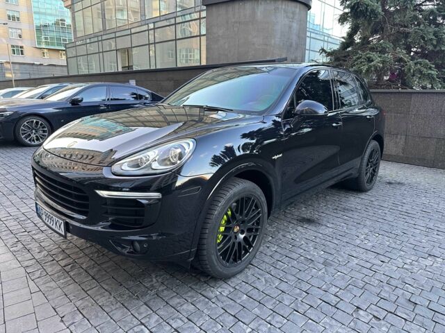 Черный Порше Кайене С Гибрид, объемом двигателя 3 л и пробегом 180 тыс. км за 34800 $, фото 1 на Automoto.ua