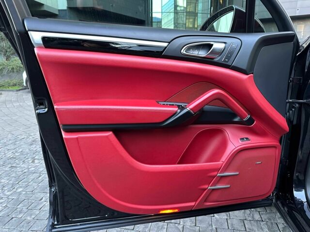 Черный Порше Кайене С Гибрид, объемом двигателя 3 л и пробегом 180 тыс. км за 34800 $, фото 10 на Automoto.ua