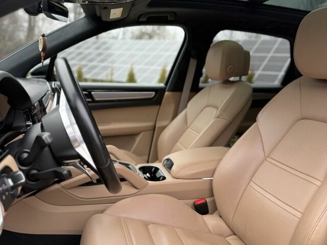 Черный Порше Кайене С Гибрид, объемом двигателя 3 л и пробегом 45 тыс. км за 67000 $, фото 4 на Automoto.ua