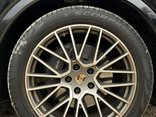 Черный Порше Кайене С Гибрид, объемом двигателя 3 л и пробегом 45 тыс. км за 67000 $, фото 2 на Automoto.ua