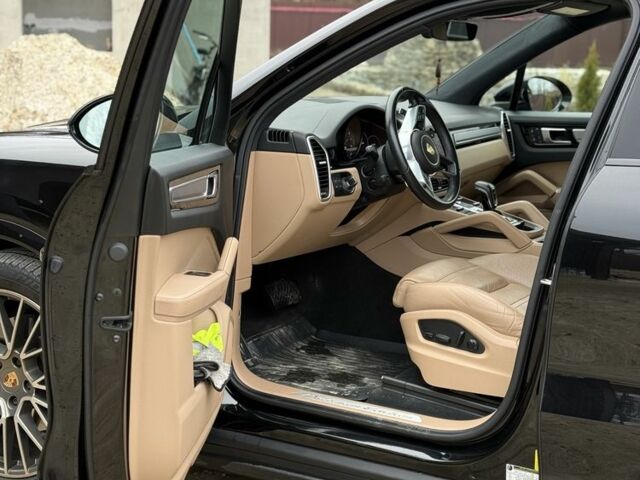 Черный Порше Кайене С Гибрид, объемом двигателя 3 л и пробегом 45 тыс. км за 67000 $, фото 3 на Automoto.ua