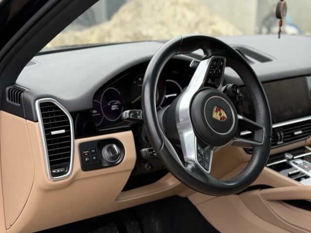 Черный Порше Кайене С Гибрид, объемом двигателя 3 л и пробегом 45 тыс. км за 67000 $, фото 5 на Automoto.ua