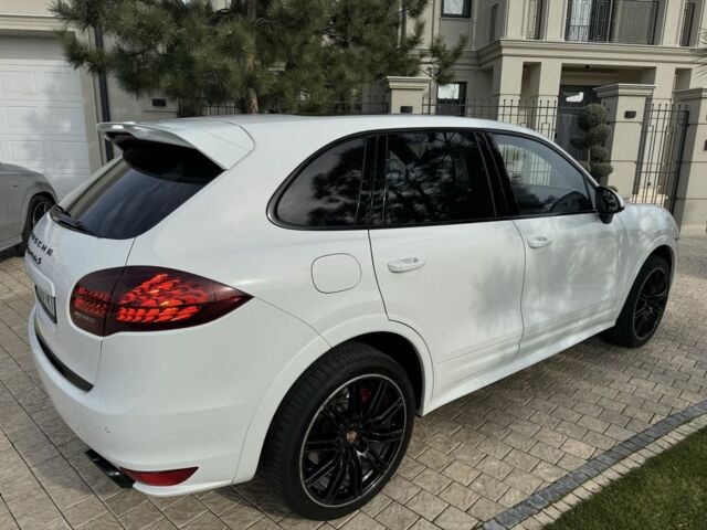 Білий Порше Каєн Турбо С, об'ємом двигуна 4.8 л та пробігом 89 тис. км за 29999 $, фото 3 на Automoto.ua