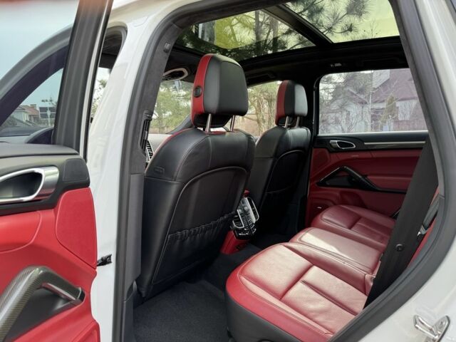 Білий Порше Каєн Турбо С, об'ємом двигуна 4.8 л та пробігом 89 тис. км за 29999 $, фото 16 на Automoto.ua