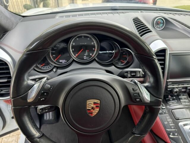 Білий Порше Каєн Турбо С, об'ємом двигуна 4.8 л та пробігом 89 тис. км за 29999 $, фото 20 на Automoto.ua
