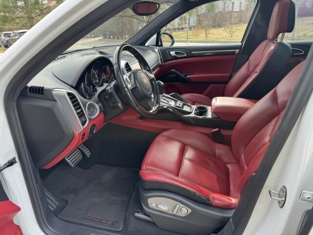 Білий Порше Каєн Турбо С, об'ємом двигуна 4.8 л та пробігом 89 тис. км за 29999 $, фото 8 на Automoto.ua