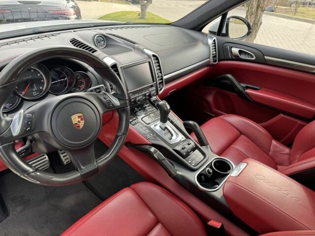 Білий Порше Каєн Турбо С, об'ємом двигуна 4.8 л та пробігом 89 тис. км за 29999 $, фото 13 на Automoto.ua