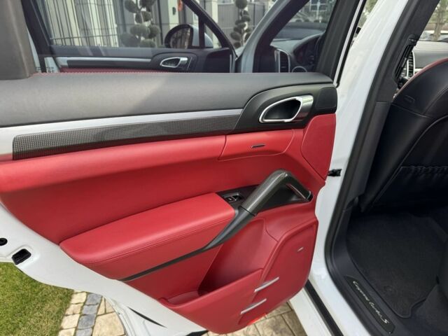 Білий Порше Каєн Турбо С, об'ємом двигуна 4.8 л та пробігом 89 тис. км за 29999 $, фото 15 на Automoto.ua