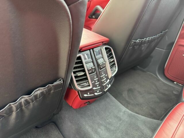 Білий Порше Каєн Турбо С, об'ємом двигуна 4.8 л та пробігом 89 тис. км за 29999 $, фото 18 на Automoto.ua