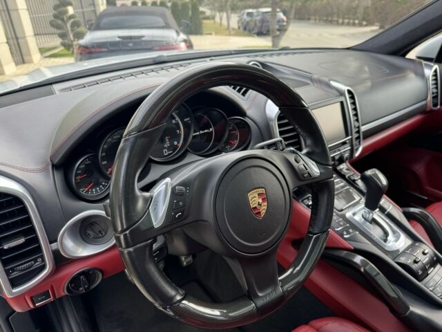 Білий Порше Каєн Турбо С, об'ємом двигуна 4.8 л та пробігом 89 тис. км за 29999 $, фото 11 на Automoto.ua