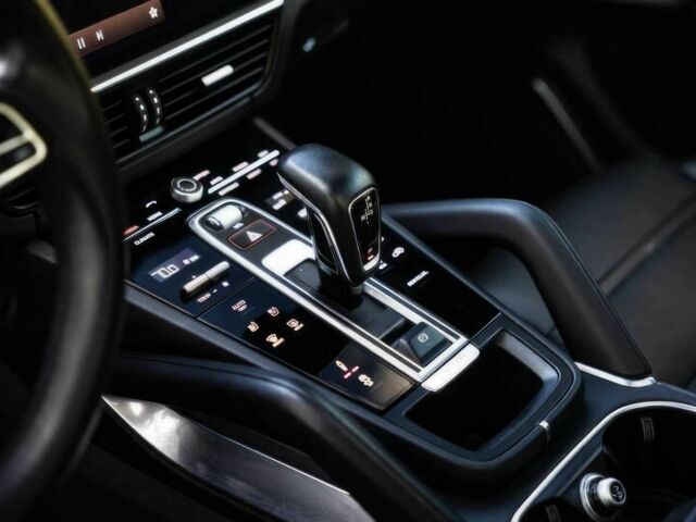 Черный Порше Каен Турбо С, объемом двигателя 4 л и пробегом 24 тыс. км за 29600 $, фото 6 на Automoto.ua