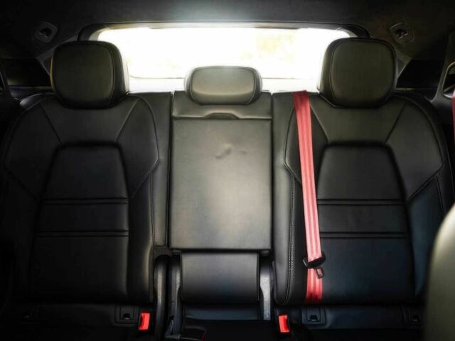 Черный Порше Каен Турбо С, объемом двигателя 4 л и пробегом 24 тыс. км за 29600 $, фото 8 на Automoto.ua