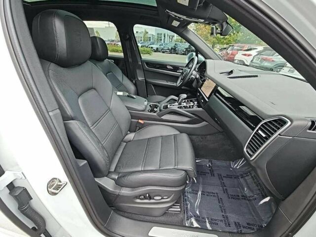 Белый Порше Каен Турбо, объемом двигателя 0 л и пробегом 16 тыс. км за 72400 $, фото 5 на Automoto.ua