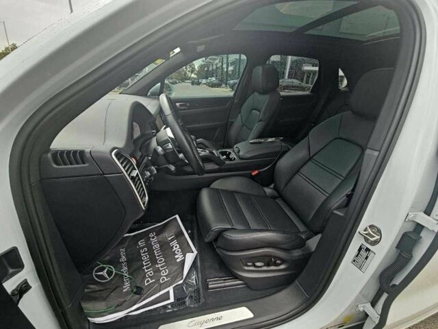 Белый Порше Каен Турбо, объемом двигателя 0 л и пробегом 16 тыс. км за 72400 $, фото 11 на Automoto.ua