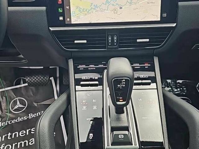 Белый Порше Каен Турбо, объемом двигателя 0 л и пробегом 16 тыс. км за 72400 $, фото 9 на Automoto.ua