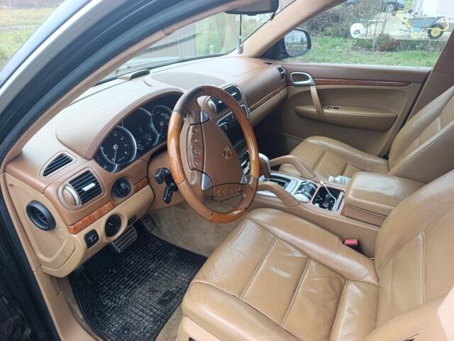 Чорний Порше Cayenne Turbo, об'ємом двигуна 4.5 л та пробігом 273 тис. км за 10462 $, фото 1 на Automoto.ua