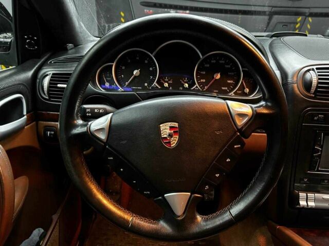 Чорний Порше Cayenne Turbo, об'ємом двигуна 4.8 л та пробігом 180 тис. км за 11800 $, фото 16 на Automoto.ua