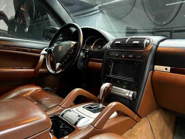 Чорний Порше Cayenne Turbo, об'ємом двигуна 4.8 л та пробігом 180 тис. км за 11800 $, фото 9 на Automoto.ua