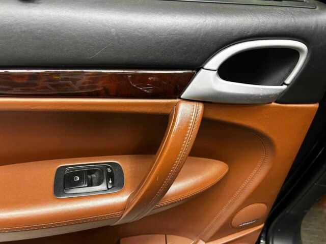 Чорний Порше Cayenne Turbo, об'ємом двигуна 4.8 л та пробігом 180 тис. км за 11800 $, фото 21 на Automoto.ua