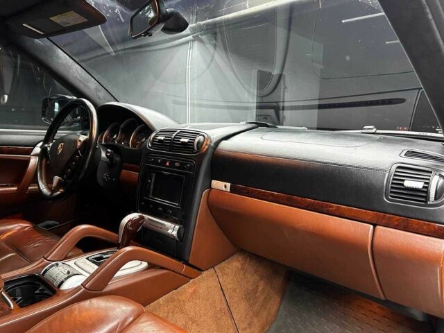 Чорний Порше Cayenne Turbo, об'ємом двигуна 4.8 л та пробігом 180 тис. км за 11800 $, фото 10 на Automoto.ua