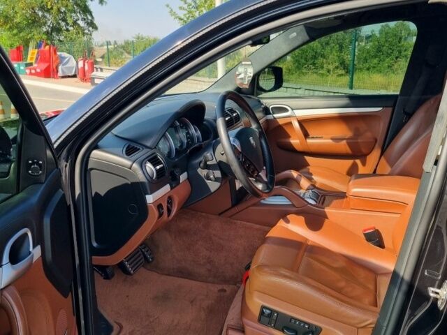 Черный Порше Каен Турбо, объемом двигателя 4.8 л и пробегом 185 тыс. км за 12500 $, фото 4 на Automoto.ua