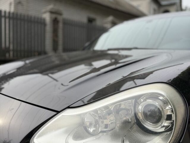 Черный Порше Каен Турбо, объемом двигателя 4.8 л и пробегом 302 тыс. км за 8500 $, фото 3 на Automoto.ua