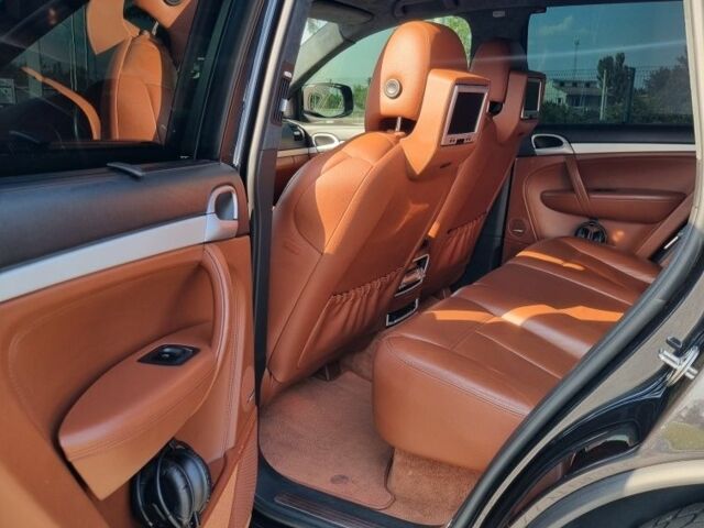 Черный Порше Каен Турбо, объемом двигателя 4.8 л и пробегом 185 тыс. км за 12500 $, фото 5 на Automoto.ua