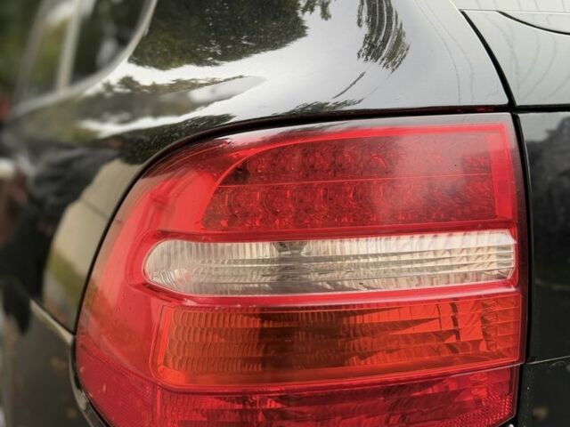 Черный Порше Каен Турбо, объемом двигателя 4.8 л и пробегом 302 тыс. км за 8500 $, фото 16 на Automoto.ua