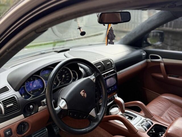 Черный Порше Каен Турбо, объемом двигателя 4.8 л и пробегом 302 тыс. км за 8500 $, фото 8 на Automoto.ua