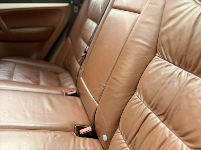 Черный Порше Каен Турбо, объемом двигателя 4.8 л и пробегом 302 тыс. км за 8500 $, фото 12 на Automoto.ua