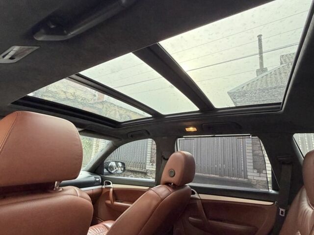 Черный Порше Каен Турбо, объемом двигателя 4.8 л и пробегом 302 тыс. км за 8500 $, фото 13 на Automoto.ua