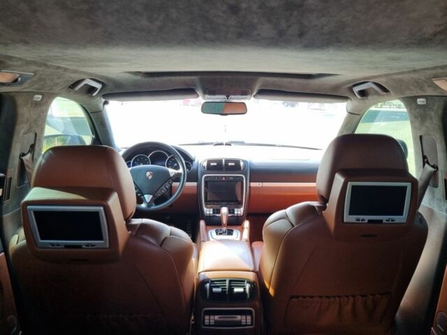 Черный Порше Каен Турбо, объемом двигателя 4.8 л и пробегом 185 тыс. км за 12500 $, фото 6 на Automoto.ua