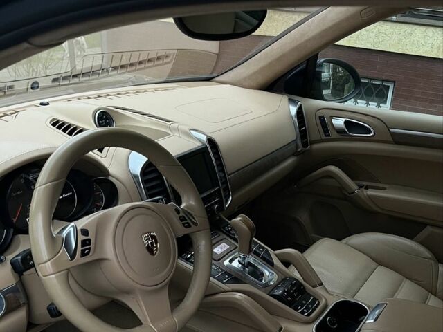 Чорний Порше Cayenne Turbo, об'ємом двигуна 4.8 л та пробігом 136 тис. км за 26000 $, фото 2 на Automoto.ua