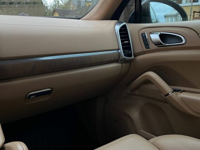 Чорний Порше Cayenne Turbo, об'ємом двигуна 4.8 л та пробігом 136 тис. км за 26000 $, фото 7 на Automoto.ua