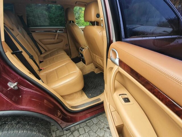 Красный Порше Каен Турбо, объемом двигателя 3 л и пробегом 187 тыс. км за 15000 $, фото 13 на Automoto.ua